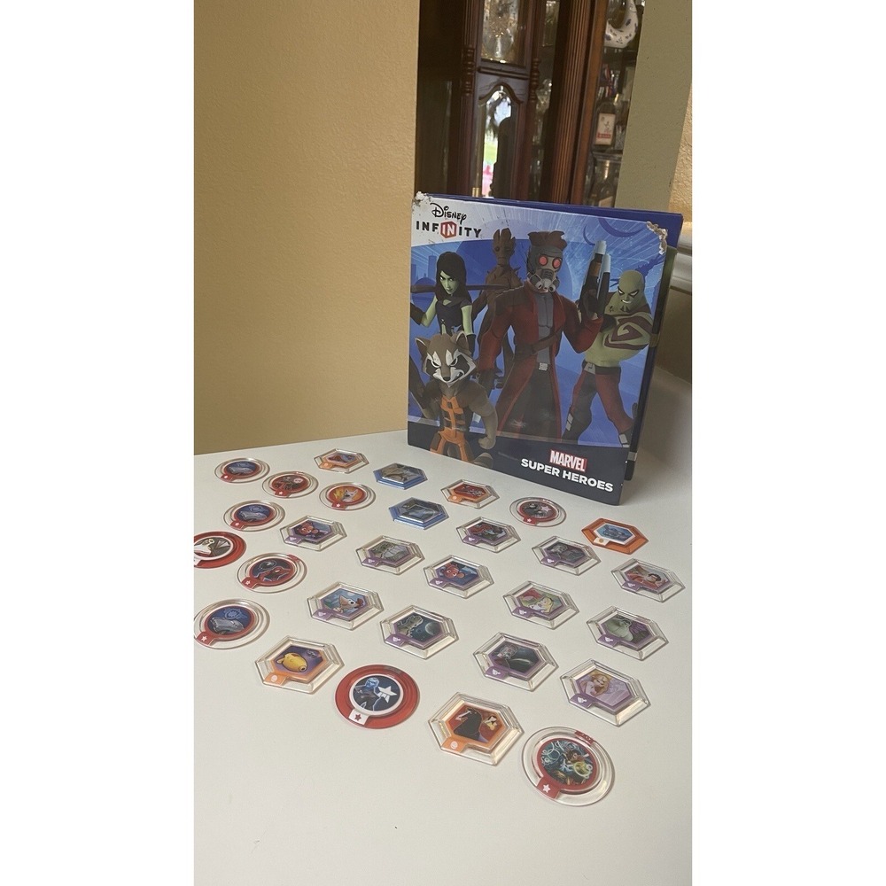 Disney Infinity Marvel Super Heroes Power Disc Album Binder + 29 Disc Lot
